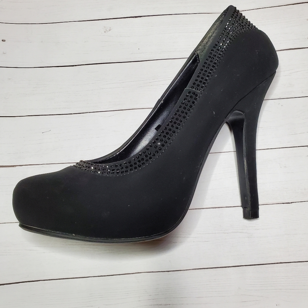 black heels - Picture 2 of 3